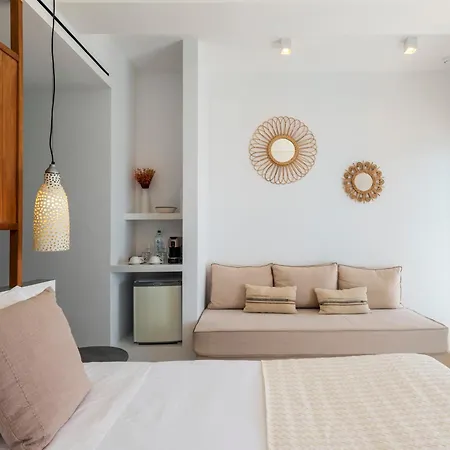 فندق مبيت وإفطار بلوتوبيا سويتس 4*