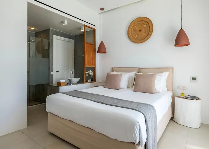 فندق مبيت وإفطار بلوتوبيا سويتس 4*