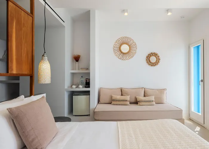 فندق مبيت وإفطار بلوتوبيا سويتس 4*