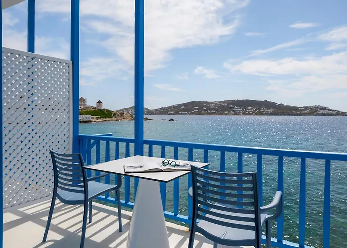 فندق مبيت وإفطار بلوتوبيا سويتس 4*