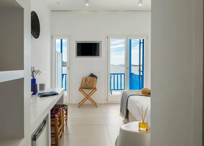 بلوتوبيا سويتس 4* Mykonos Town