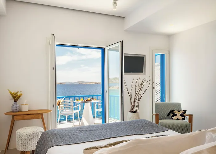 فندق مبيت وإفطار بلوتوبيا سويتس 4*