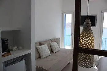 فندق مبيت وإفطار بلوتوبيا سويتس 4*